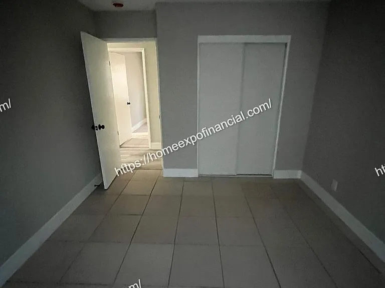 339 N Victoria Ave — Photo 4