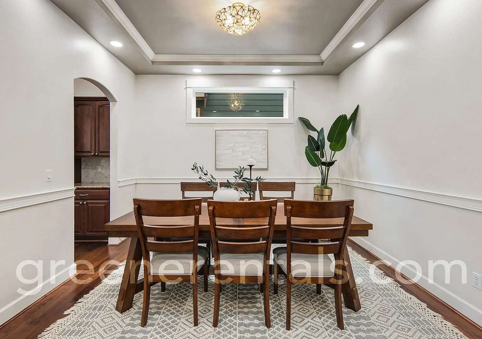 Luxurious 4BD 3.5BA Home in Campus Highlands — Photo 4