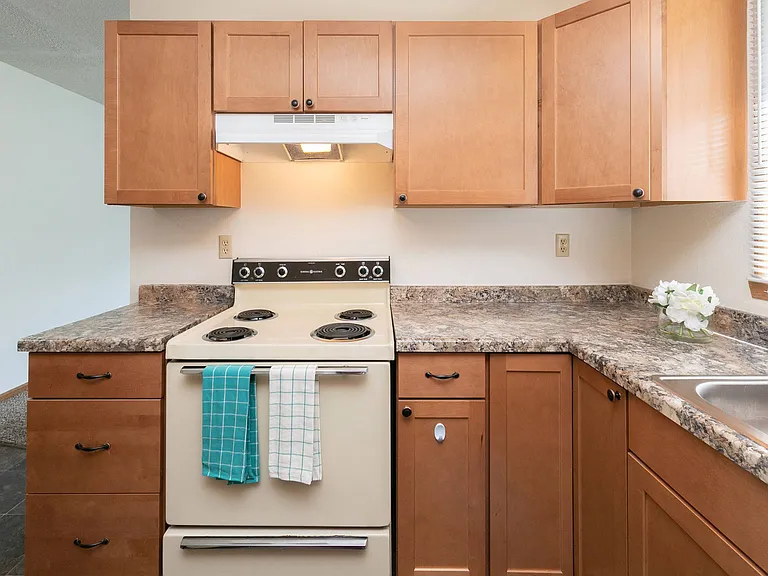 Fargo, ND White Ridge Apartments | Kitchen