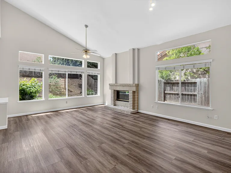 104 Flindell Way — Photo 8