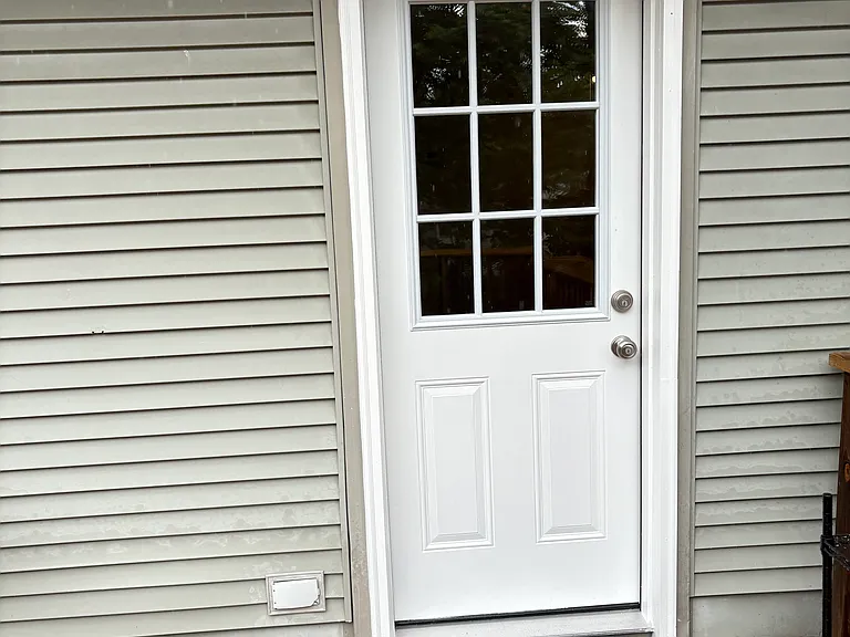 172 Rosemont Gdn #B — Photo 7