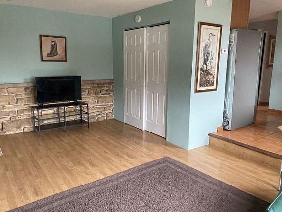 4th image of 9307 Irving Park Rd APT 18