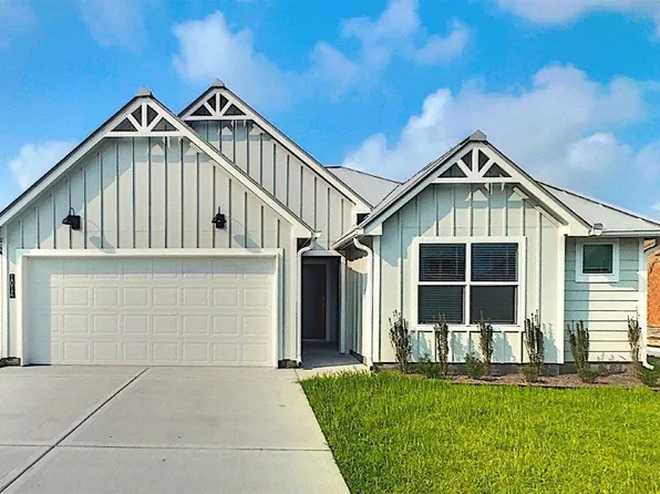 1014 Saint Croix Dr, Rockport, TX 78382