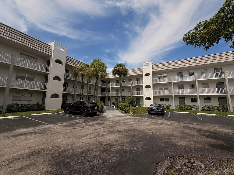 8350 Sunrise Lakes Blvd #310 — Photo 2
