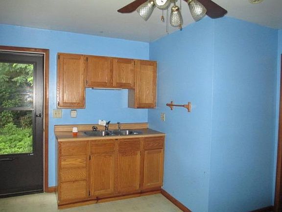 3rd image of 6456 Revere Ave