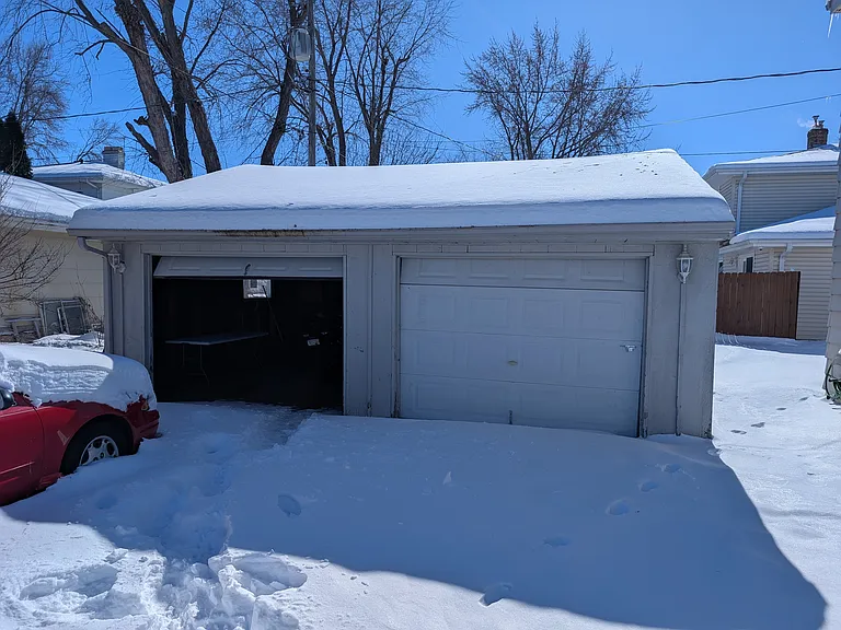 3603 Crestview Dr — Photo 2