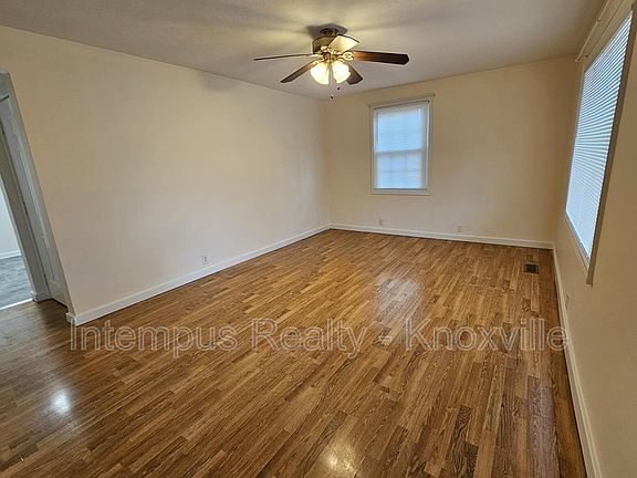 4th image of 323 Chickamauga Ave