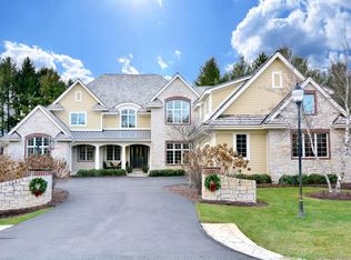 13805 N Pine Blf, Mequon, WI 53097