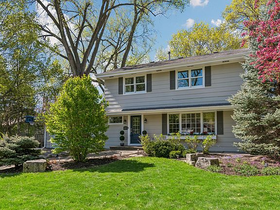 2nd image of 290 Ridgeview Dr E