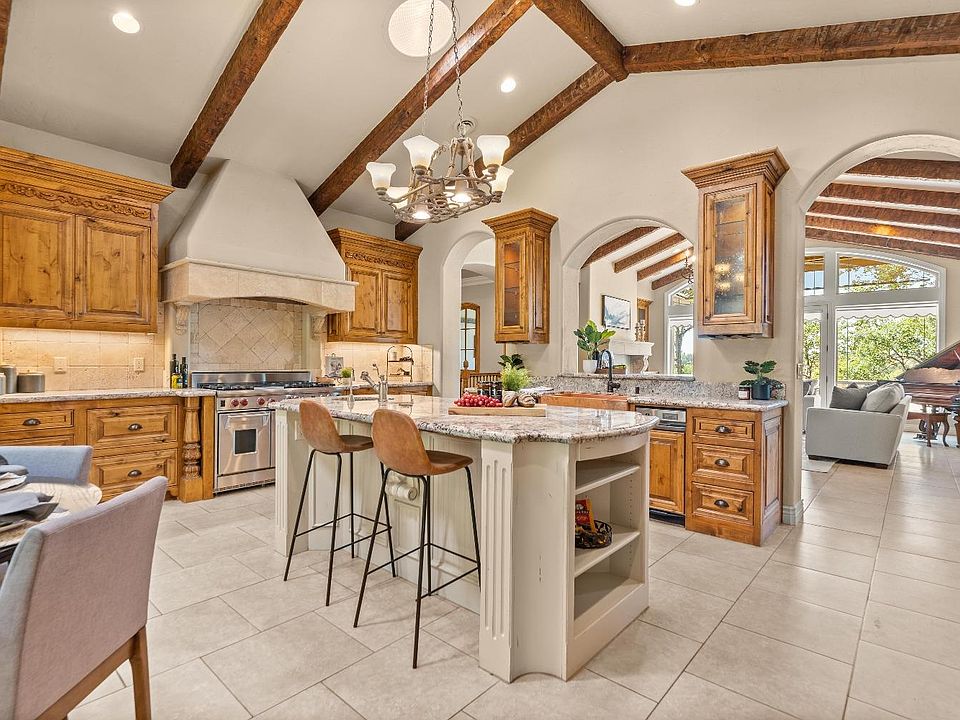 1st image of 2370 Clubhouse Dr