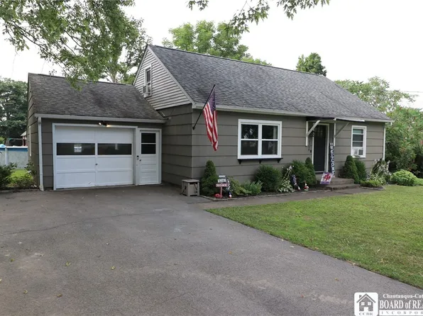 6554 Sherwood Ln, Boston, NY 14025