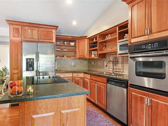 3rd image of 7601 Rosewood Dr