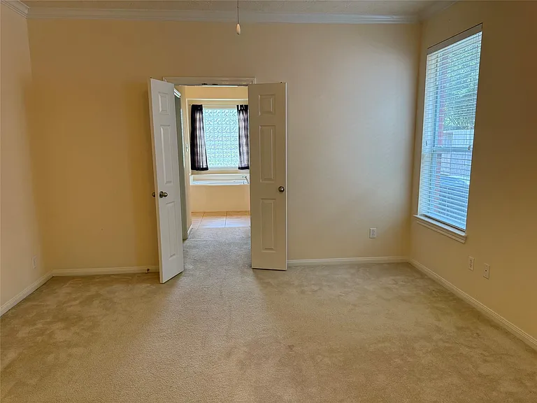 10727 Gilford Crest Dr — Photo 14