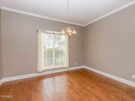 4th image of 216 Copperfield Way