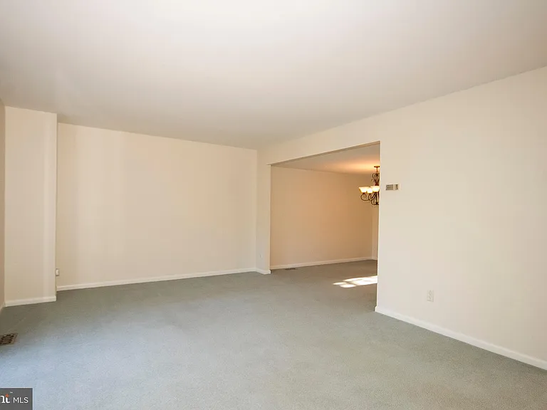 16 Castlehill Ct — Photo 7