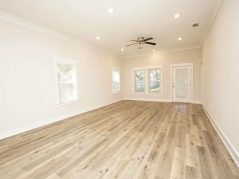 1568 Pine St — Photo 14