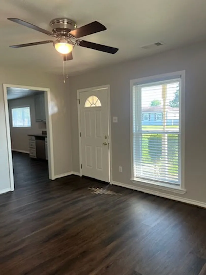 3 Bed / 1 Bath House, PNGISD — Photo 1