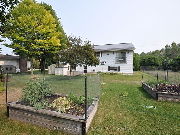 3rd image of 186 Golf Club Rd N