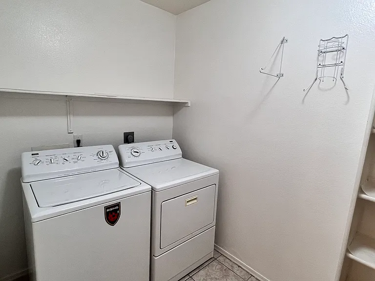 3041 W Horsham Dr — Photo 10