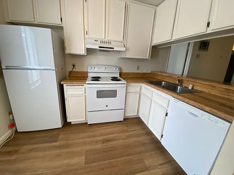 7506 Parkway Dr #206 — Photo 5