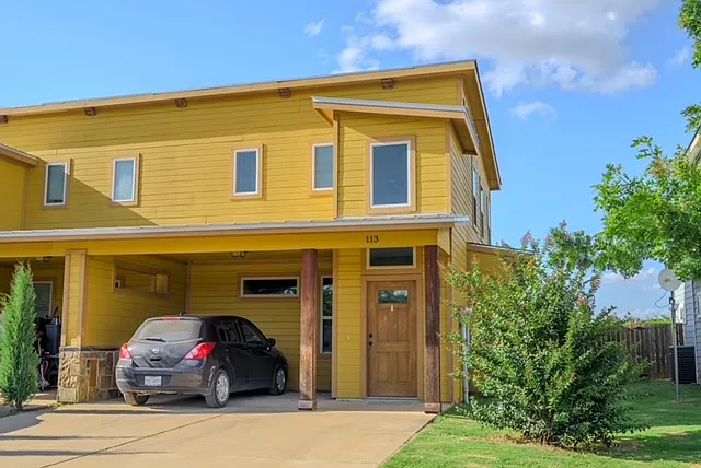 3 bed, 1400 sqft, $1,700 — Photo 1