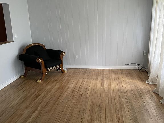2nd image of 330 NE 129th St
