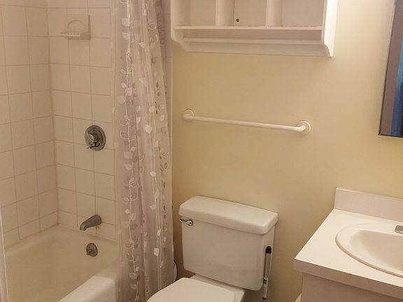 3rd image of 1000 Memorial Dr APT 2