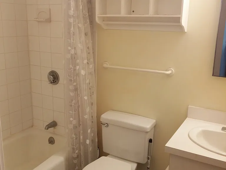 1000 Memorial Dr #2 — Photo 3