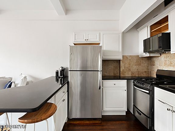 2nd image of 116 W 72nd St APT 16C