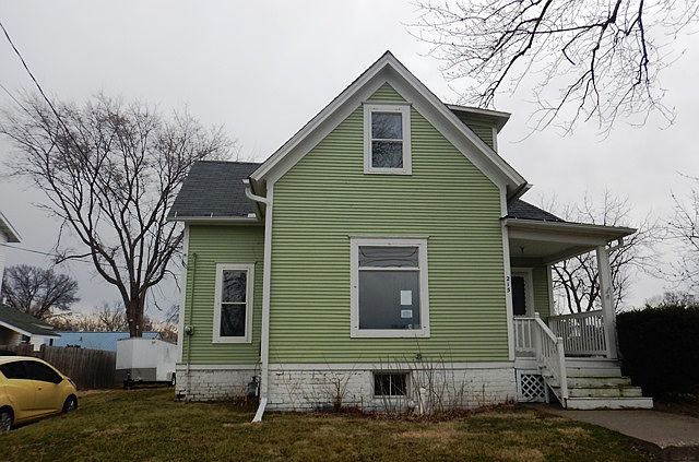 1st image of 215 N 1st St