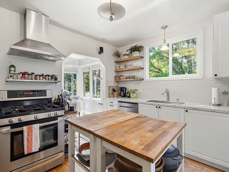284 E Blithedale Ave — Photo 16