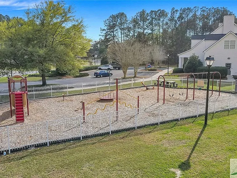 102 Kaylin Ct — Photo 24