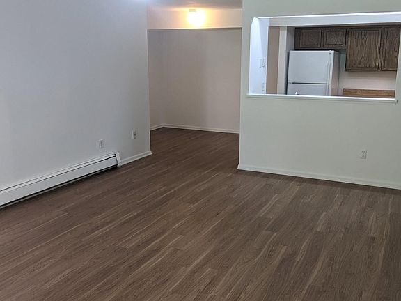 2nd image of 1465 E Putnam Ave APT 509
