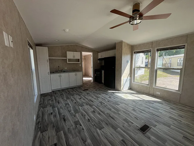 4144 Thomas St — Photo 11