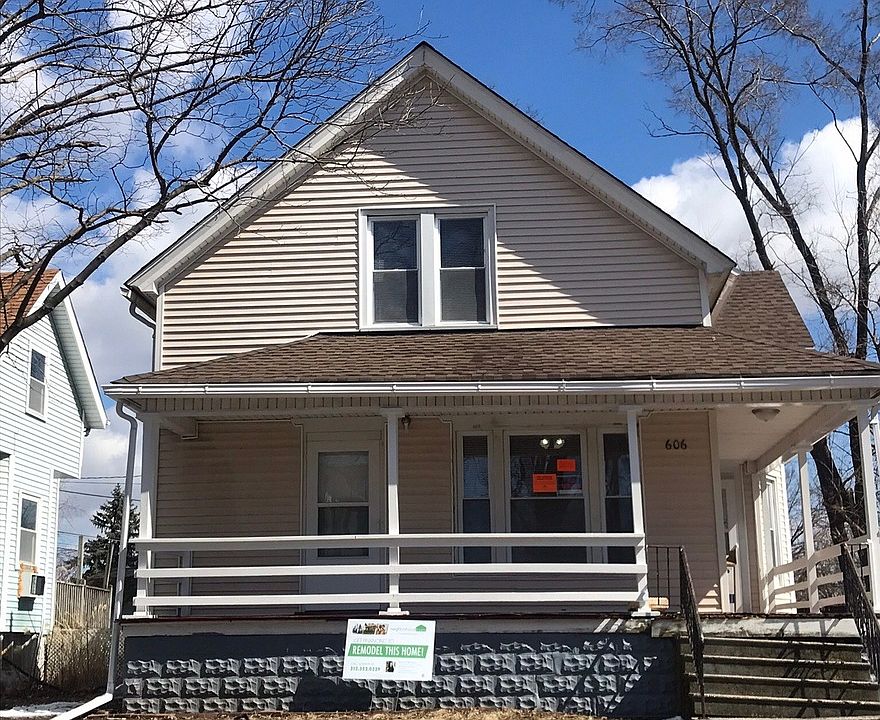 1st image of 606 N Center St