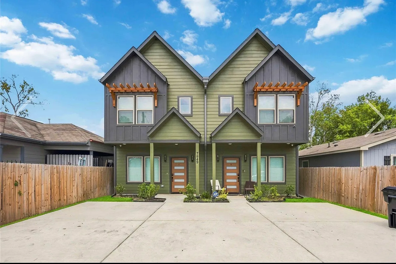 3 bed, 2.5 bath, 1400 sqft, $1,900 — Photo 1