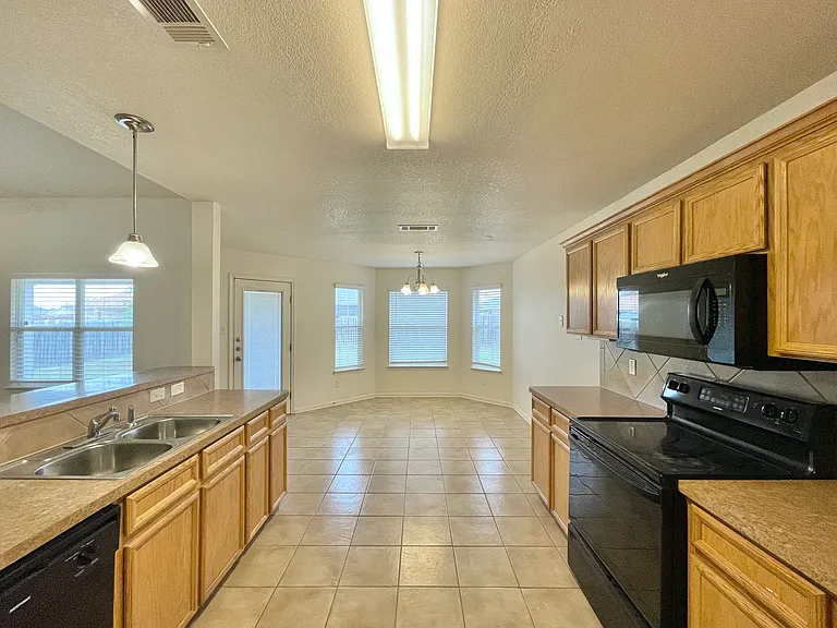 3709 Salt Fork Dr — Photo 8