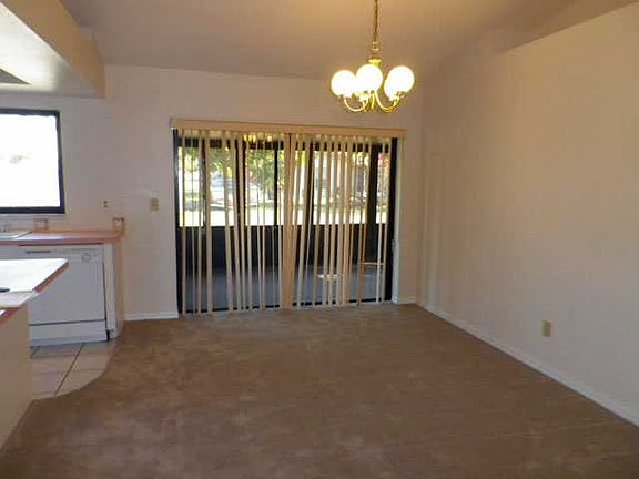3rd image of 613 SE 21st Ln