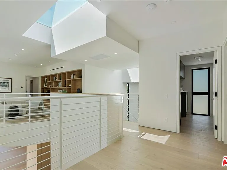 4939 Petit Ave — Photo 19