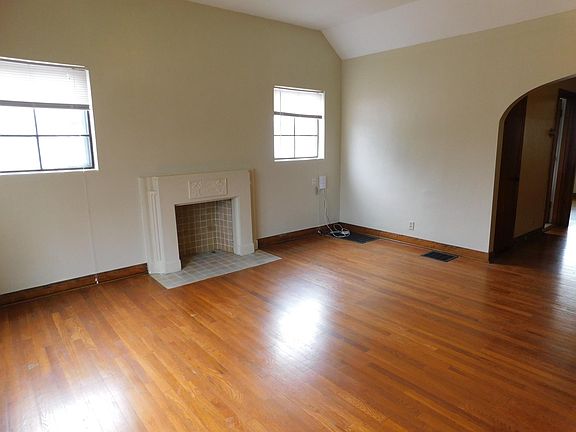 2nd image of 1027 Parkway Dr