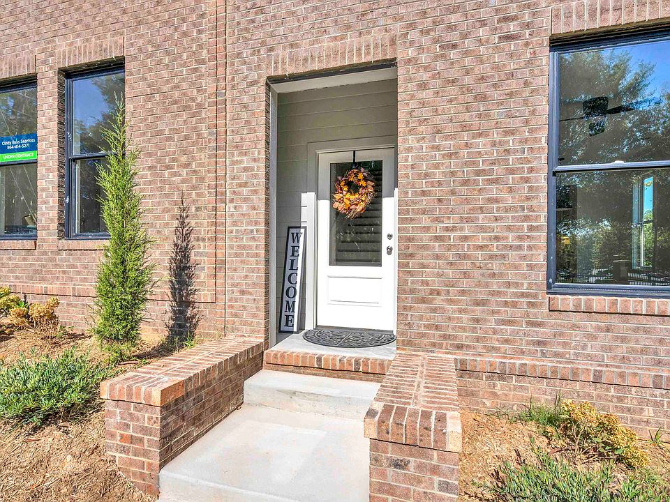 1st image of 286 College St