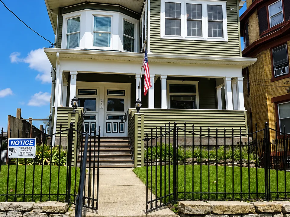 344 Helen St #1