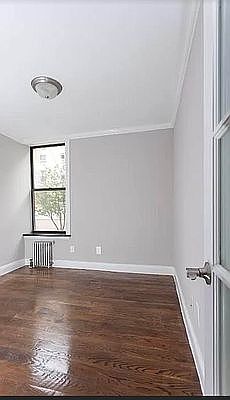 4th image of 327 E 8th St #B2