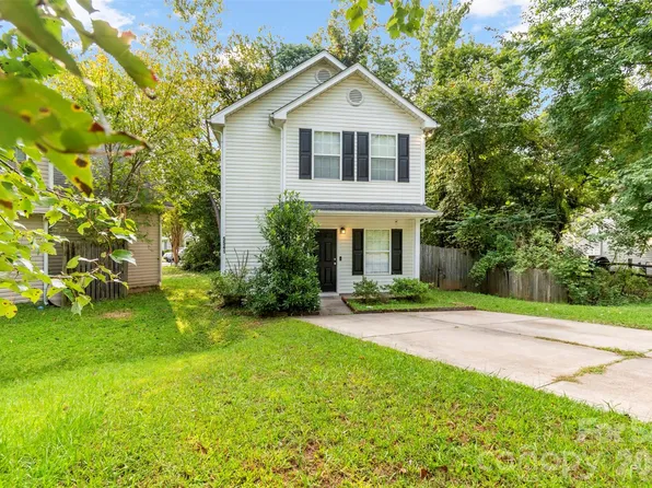 5541 Peachwood Dr, Charlotte, NC 28216