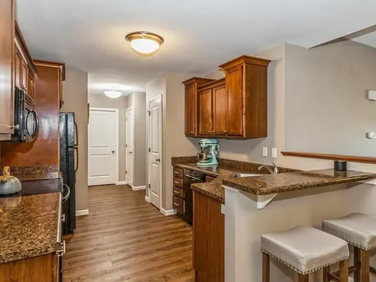 1597 Burr Dr — Photo 10