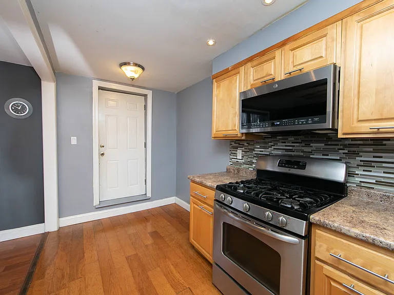 1357 Westbury Dr — Photo 14