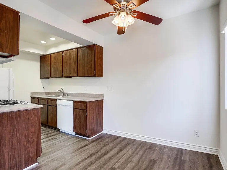 520 W. Wilson — Photo 6