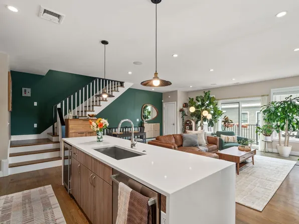 15 Wendeller St #2, South Boston, MA 02127