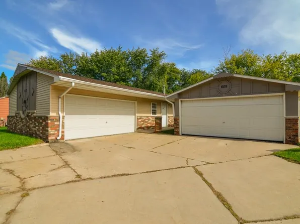 607 Victoria Ct, Green Bay, WI 54302