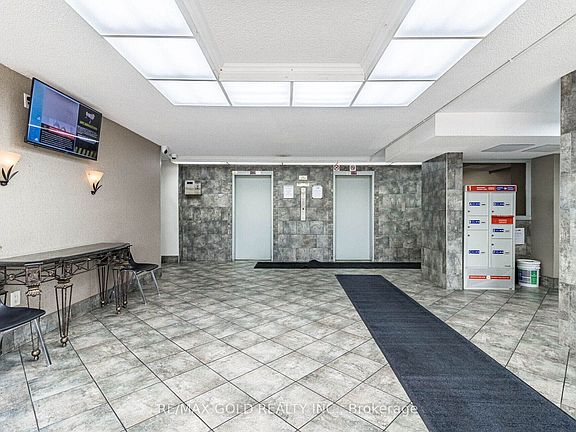 4th image of 17 Knightsbridge Rd #903